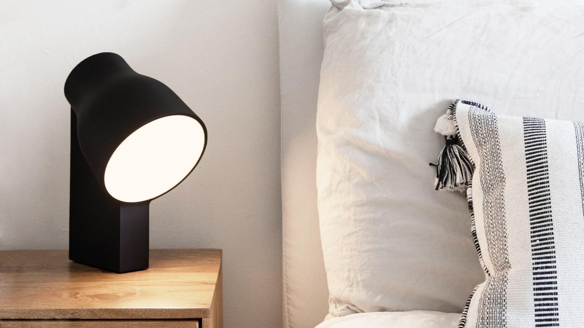 How to Pick Nightstand Lamps